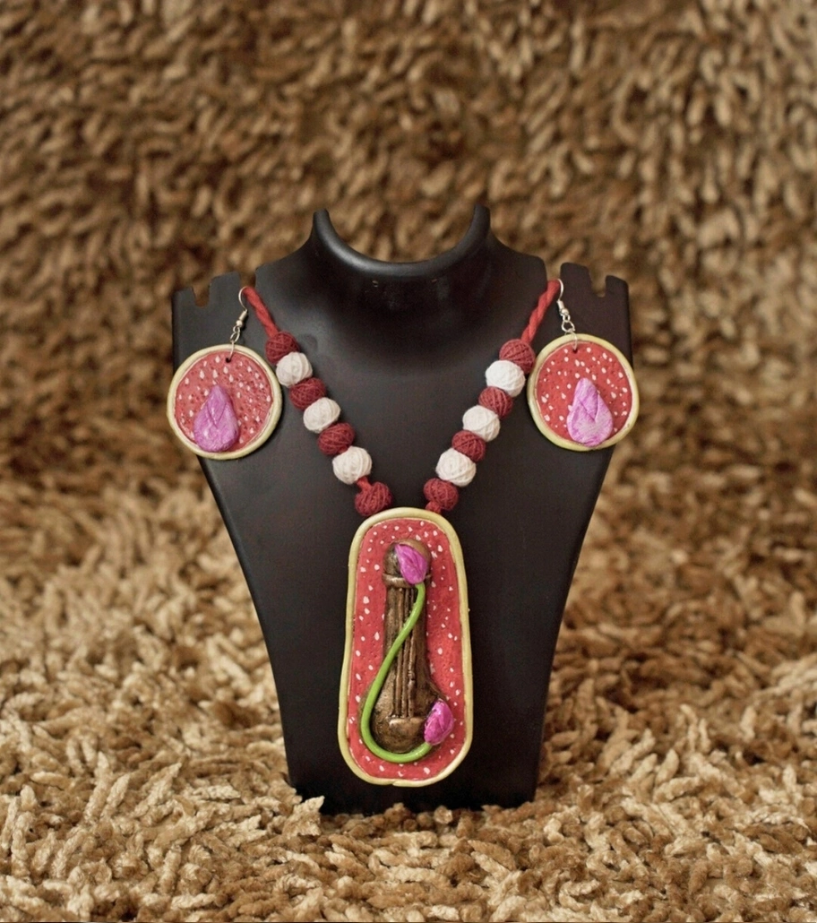 Premium Hand-Painted Terracotta Jewelry – ShrutiBindu Red: The Melody Woven Necklace Set