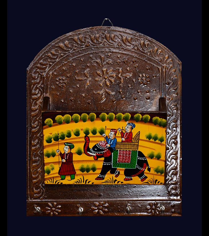 Royal Procession Wooden Magazine Holder – Hand-Painted Rajasthani Art