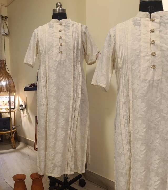 Shubhra – Off-White Cotton Jacquard Kurta with Mulmul Inner