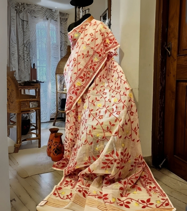 White & Red Muslin Dhakai Jamdani Saree